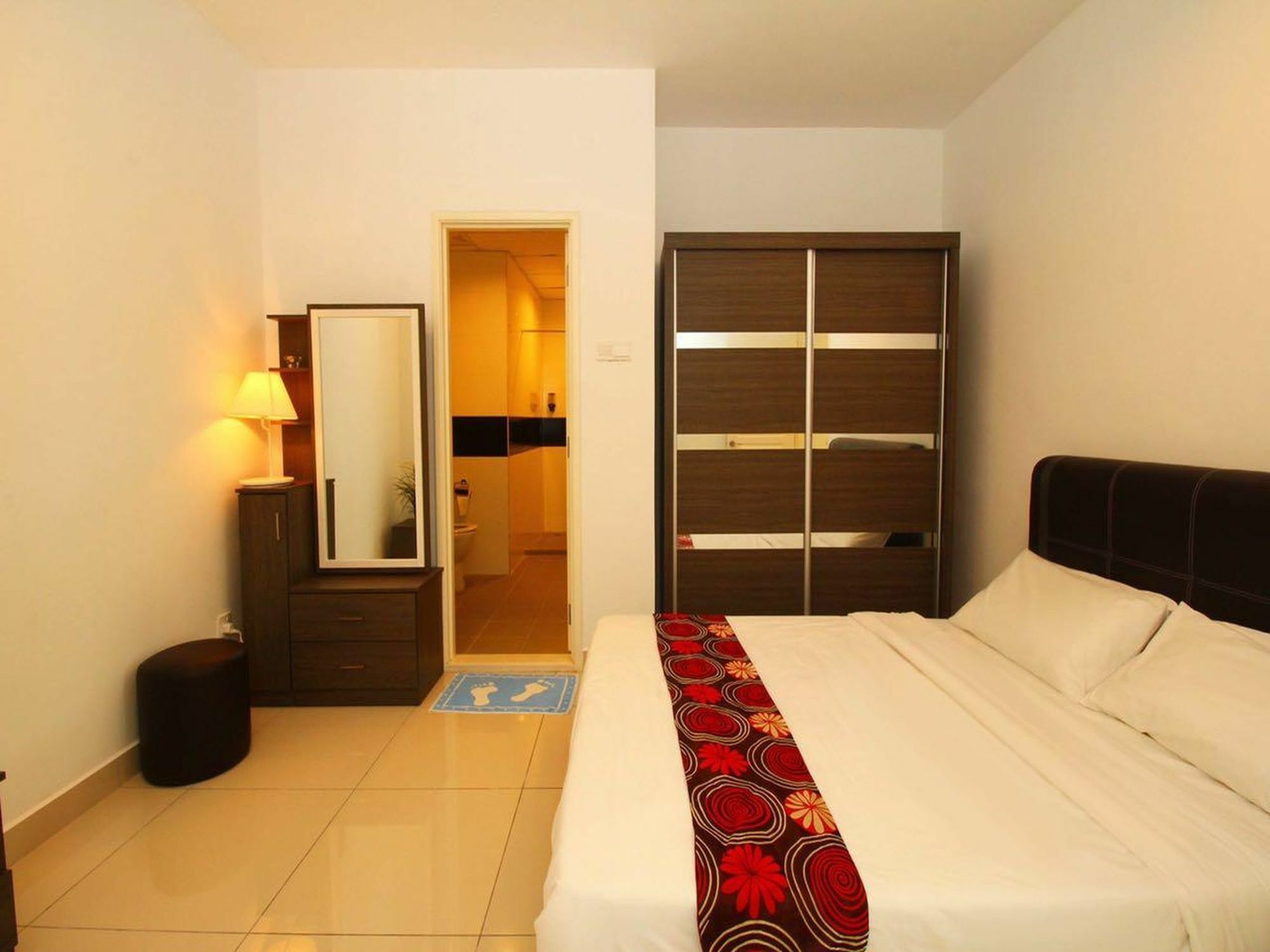 Mansion One Service Apartment George Town Esterno foto