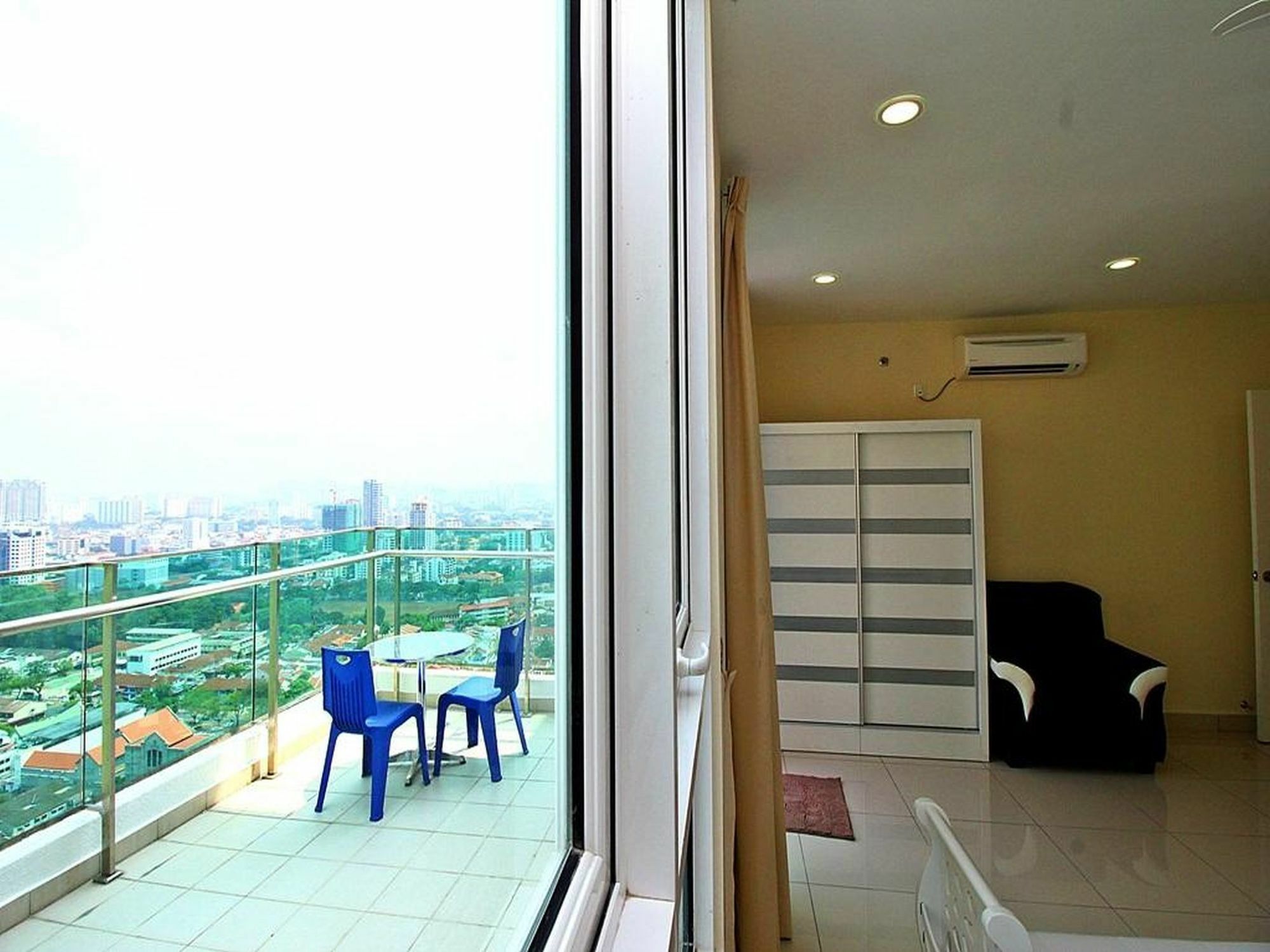 Mansion One Service Apartment George Town Esterno foto