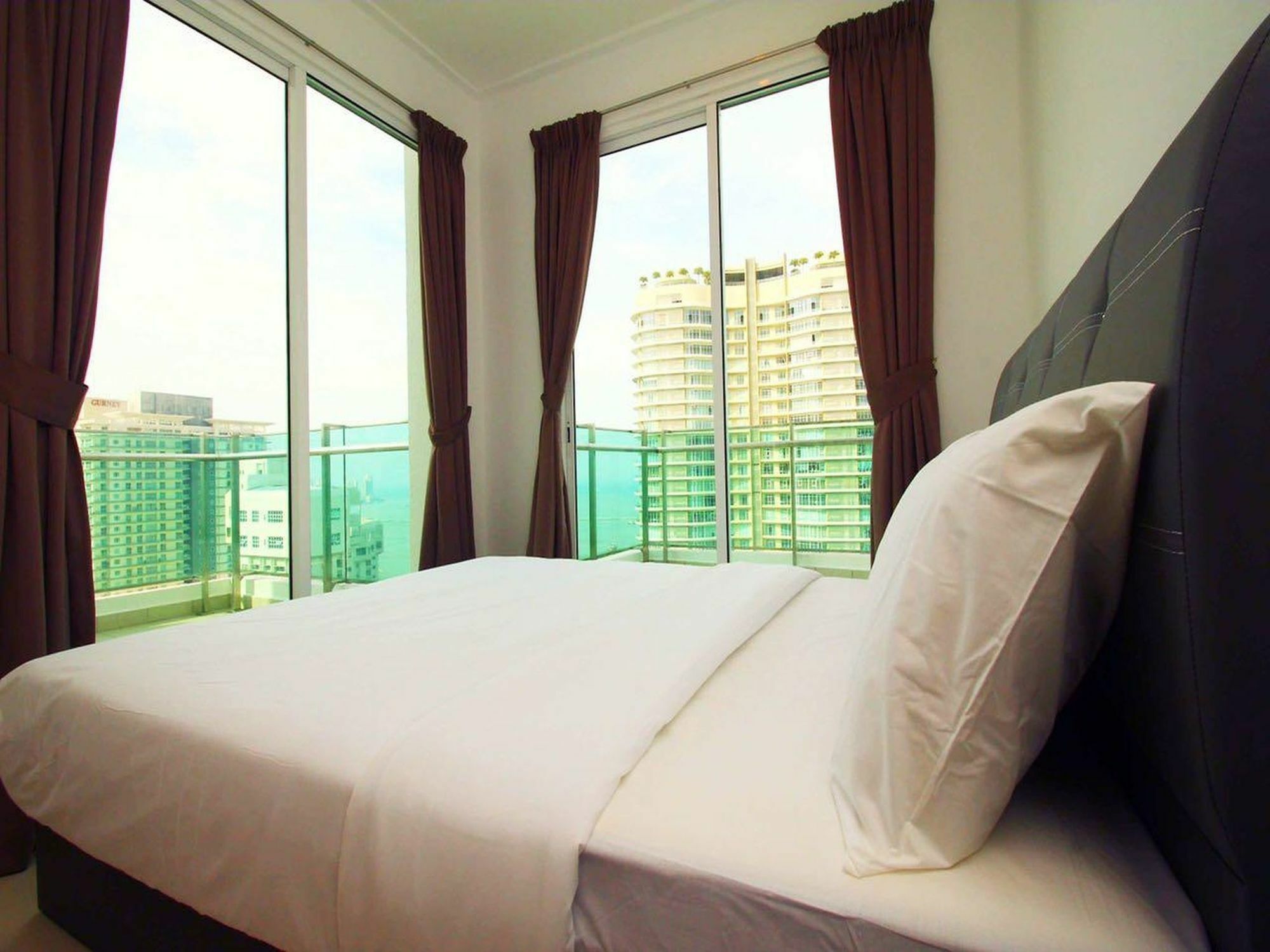 Mansion One Service Apartment George Town Esterno foto