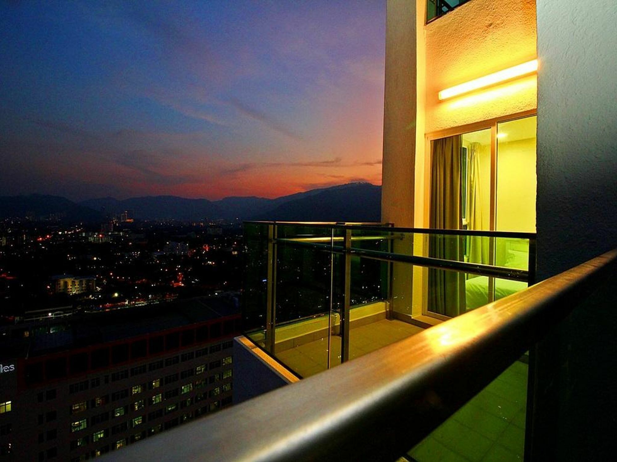 Mansion One Service Apartment George Town Esterno foto